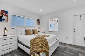 Lovely 1 Bedroom Walking Distance To Ocean - Suite 9